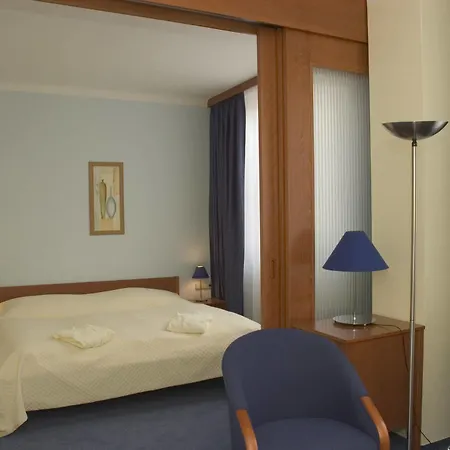 Hotel Central Ξενοδοχείο Πίλζεν